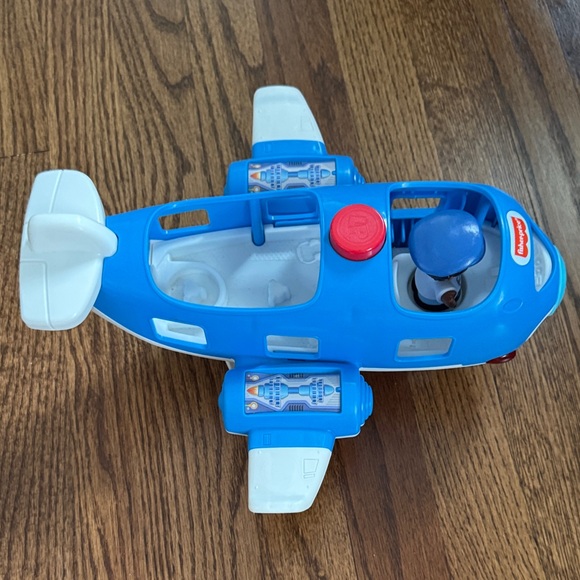 Fisher-Price Little People Plane with Pilot - lights and sounds - Picture 1 of 3